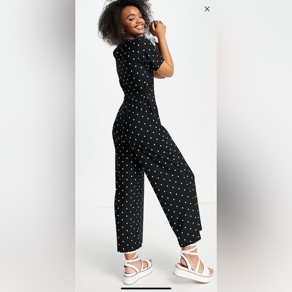 ASOS Wednesday's Girl relaxed belted jumpsuit with wide leg in polka dot - Picture 6 of 9